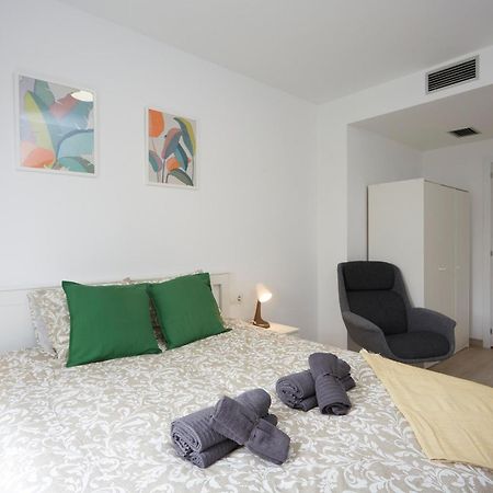 Three Bedroom Two Bathroom Apartment Close To Beach Барселона Екстер'єр фото