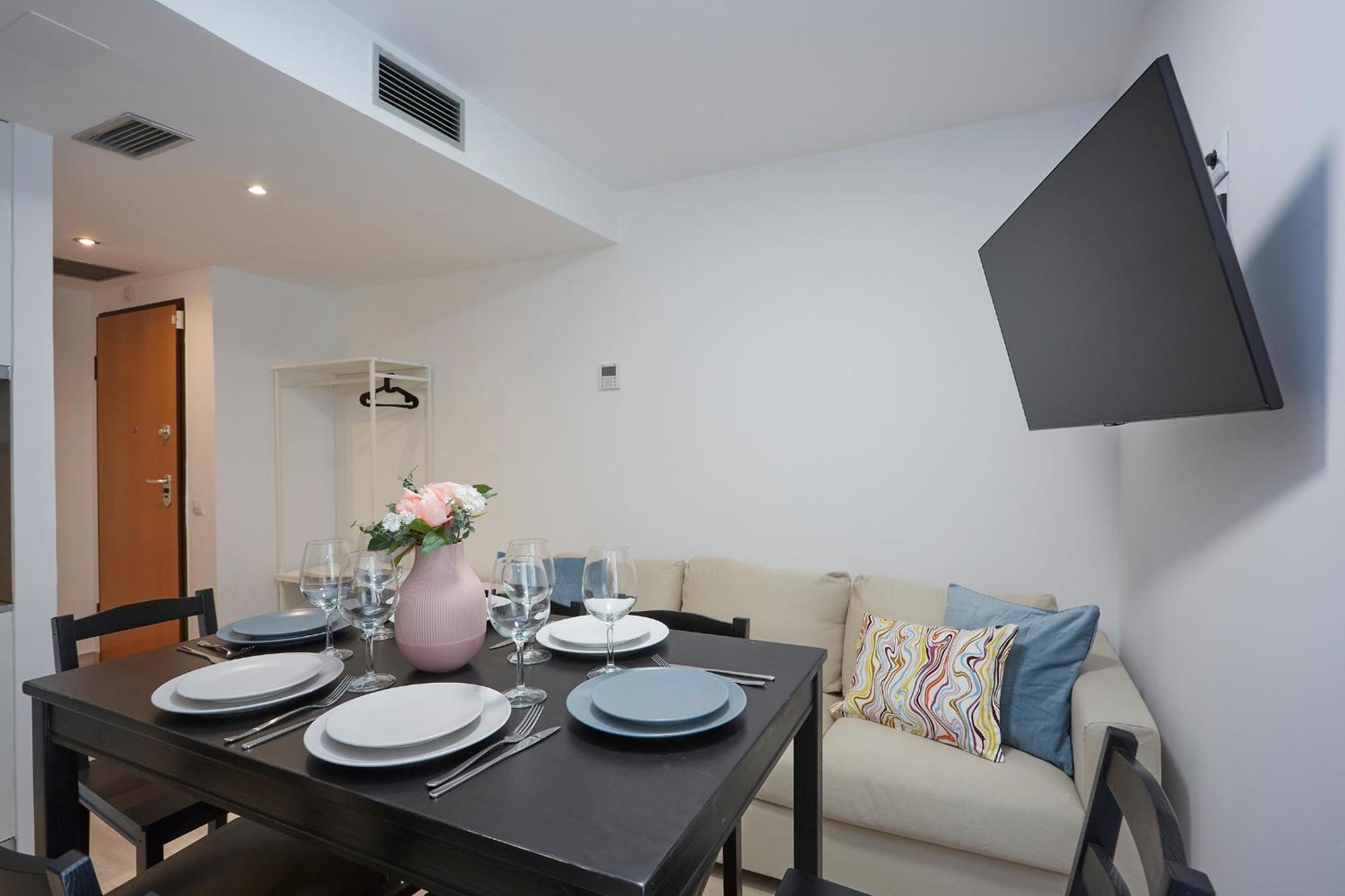 Three Bedroom Two Bathroom Apartment Close To Beach Барселона Екстер'єр фото