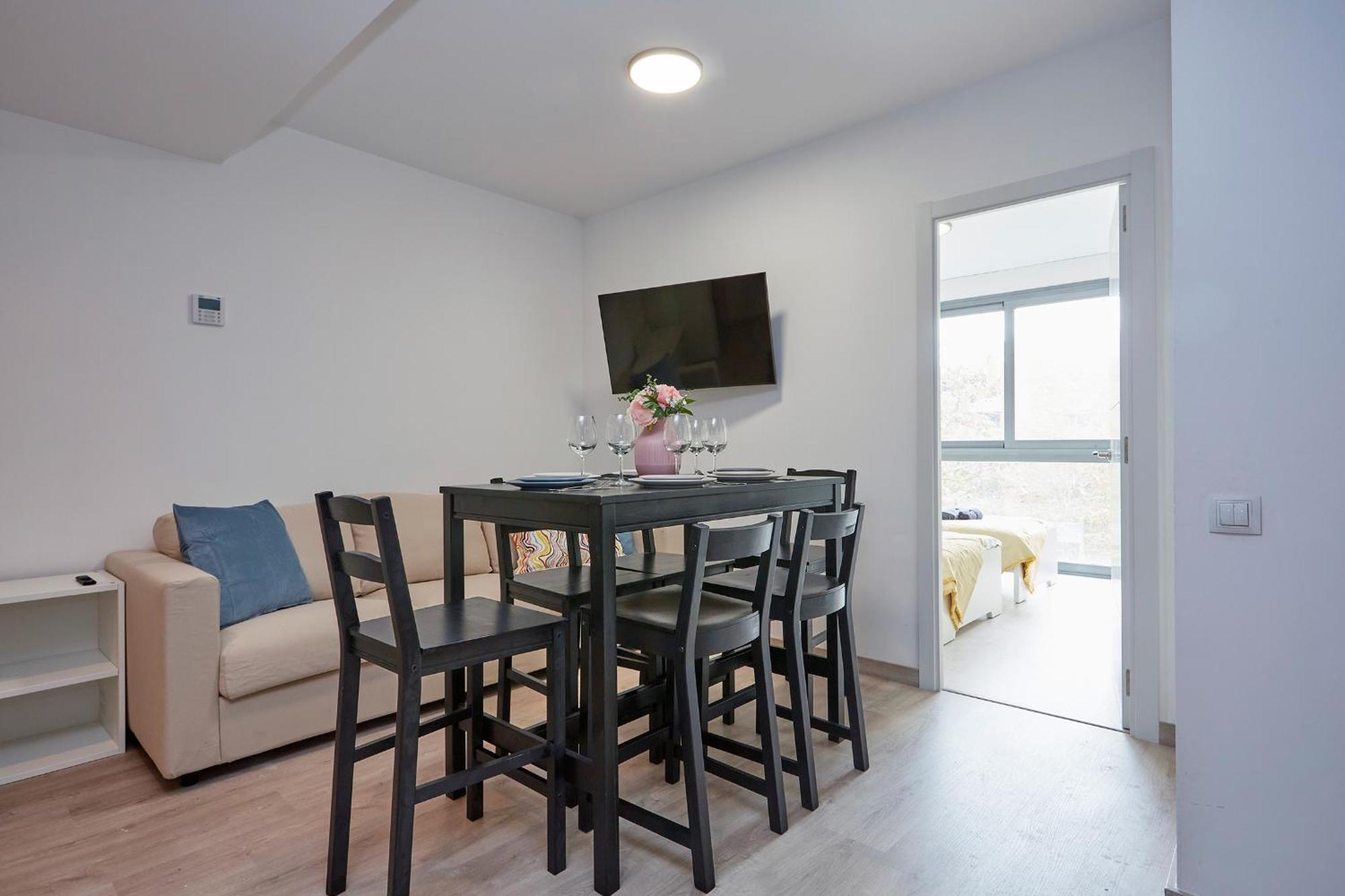 Three Bedroom Two Bathroom Apartment Close To Beach Барселона Екстер'єр фото