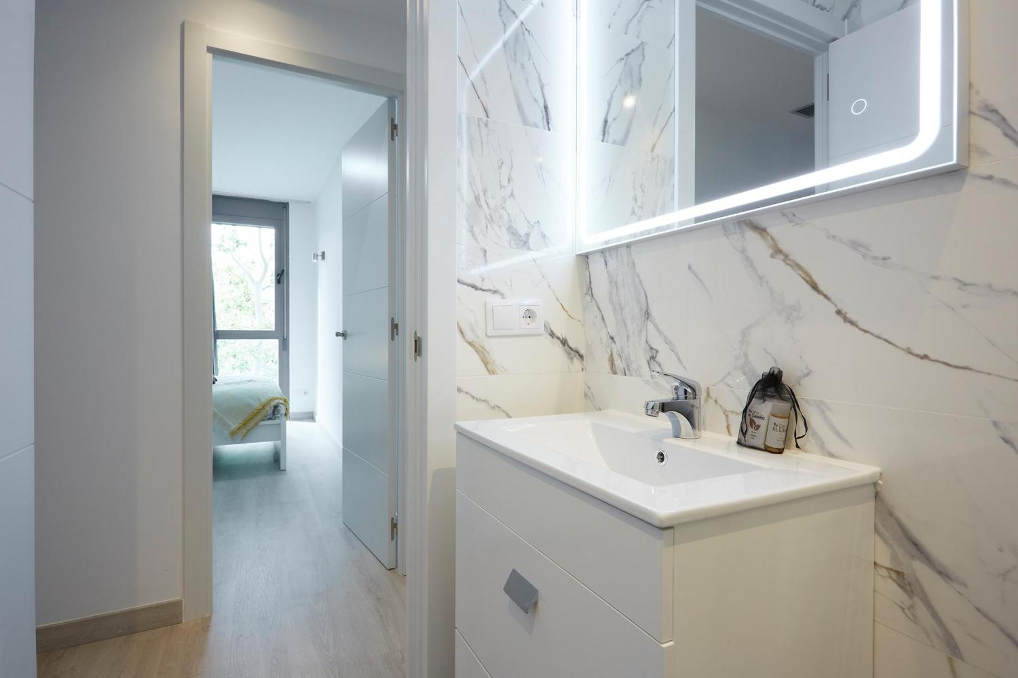 Three Bedroom Two Bathroom Apartment Close To Beach Барселона Екстер'єр фото