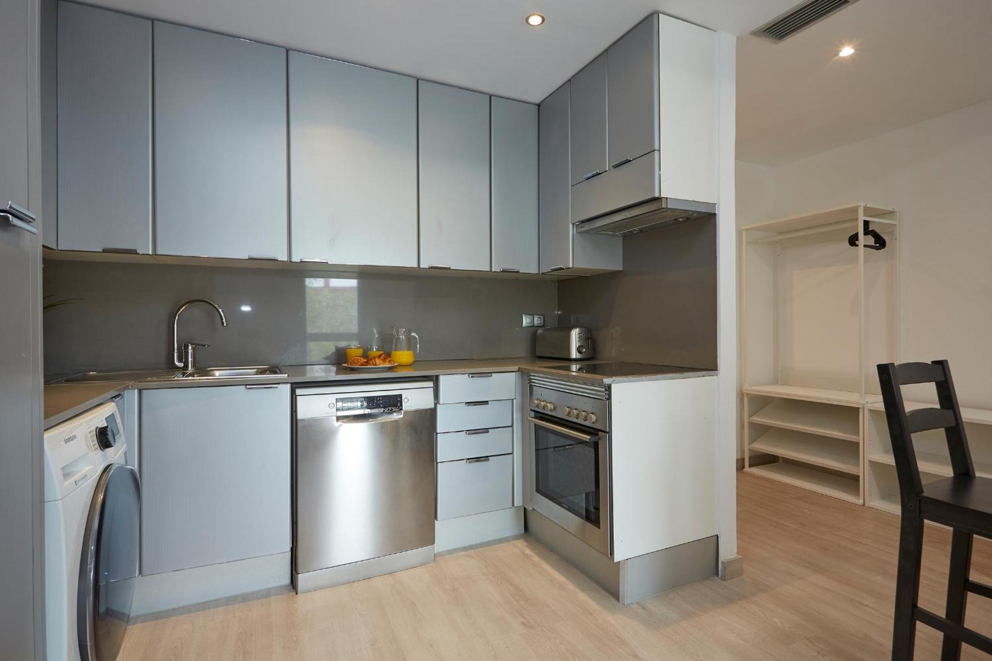 Three Bedroom Two Bathroom Apartment Close To Beach Барселона Екстер'єр фото
